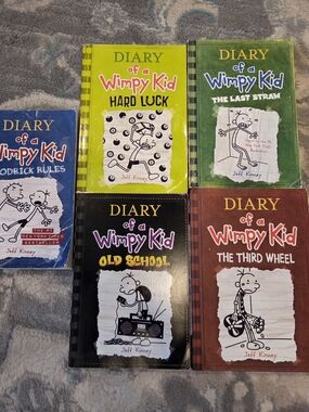 Lot of 5 Diary Of A Wimpy Kid Books  4 Soft Cover And 1 Hard Cover